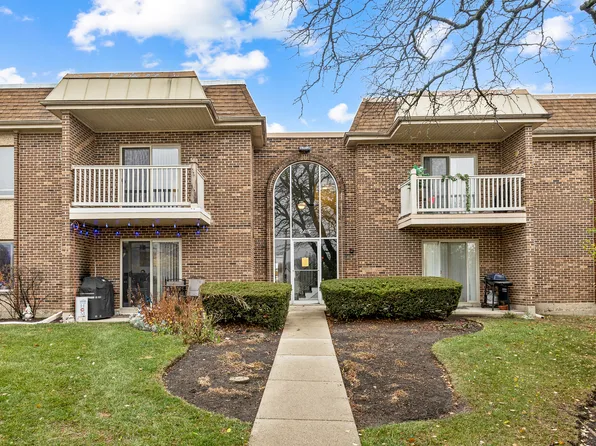 2415 N Kennicott Dr #1D, Arlington Heights, IL 60004