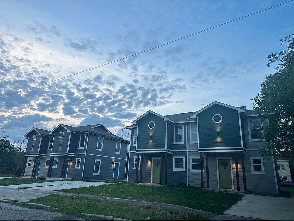 1st image of 903 Dawson St #2
