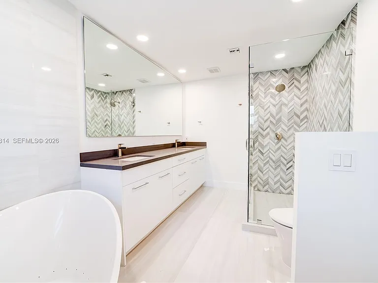 5721 Bayview Dr — Photo 10