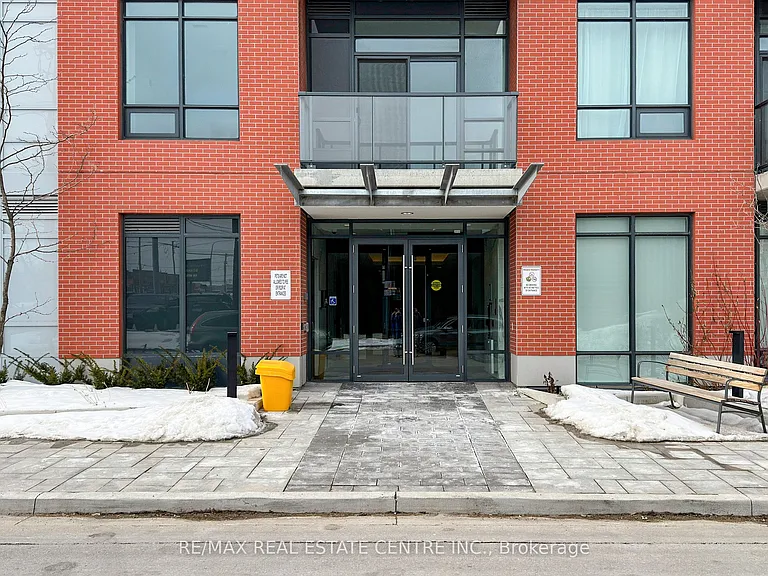 1010 Dundas St E #Penthouse 12 — Photo 2