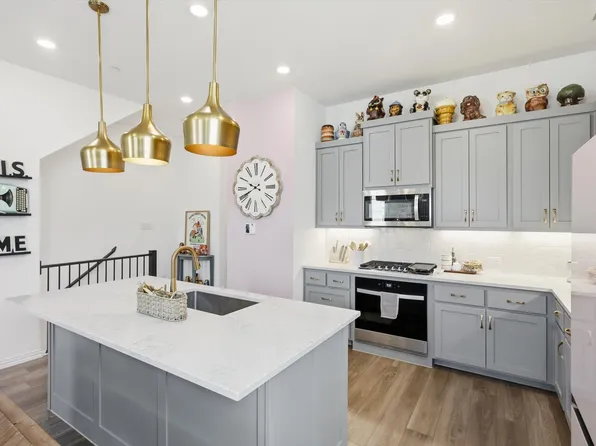 4340 Henderson Ave, North Richland Hills, TX 76180