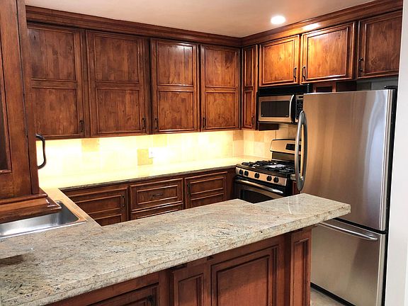 5th image of 1717 De La Vina St APT 1