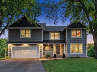 181 Cascade Ct, Chanhassen, MN 55317