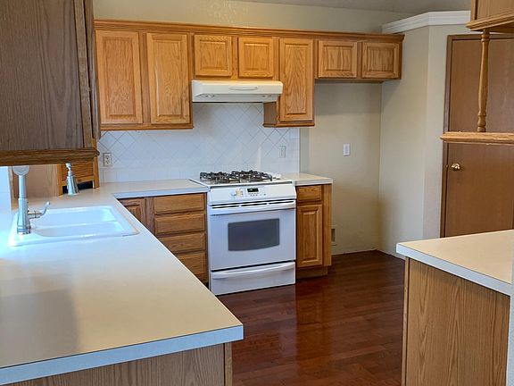 3rd image of 1104 W Yakima Ave