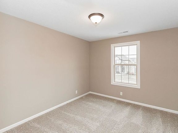 4th image of 401 SW Newport Dr