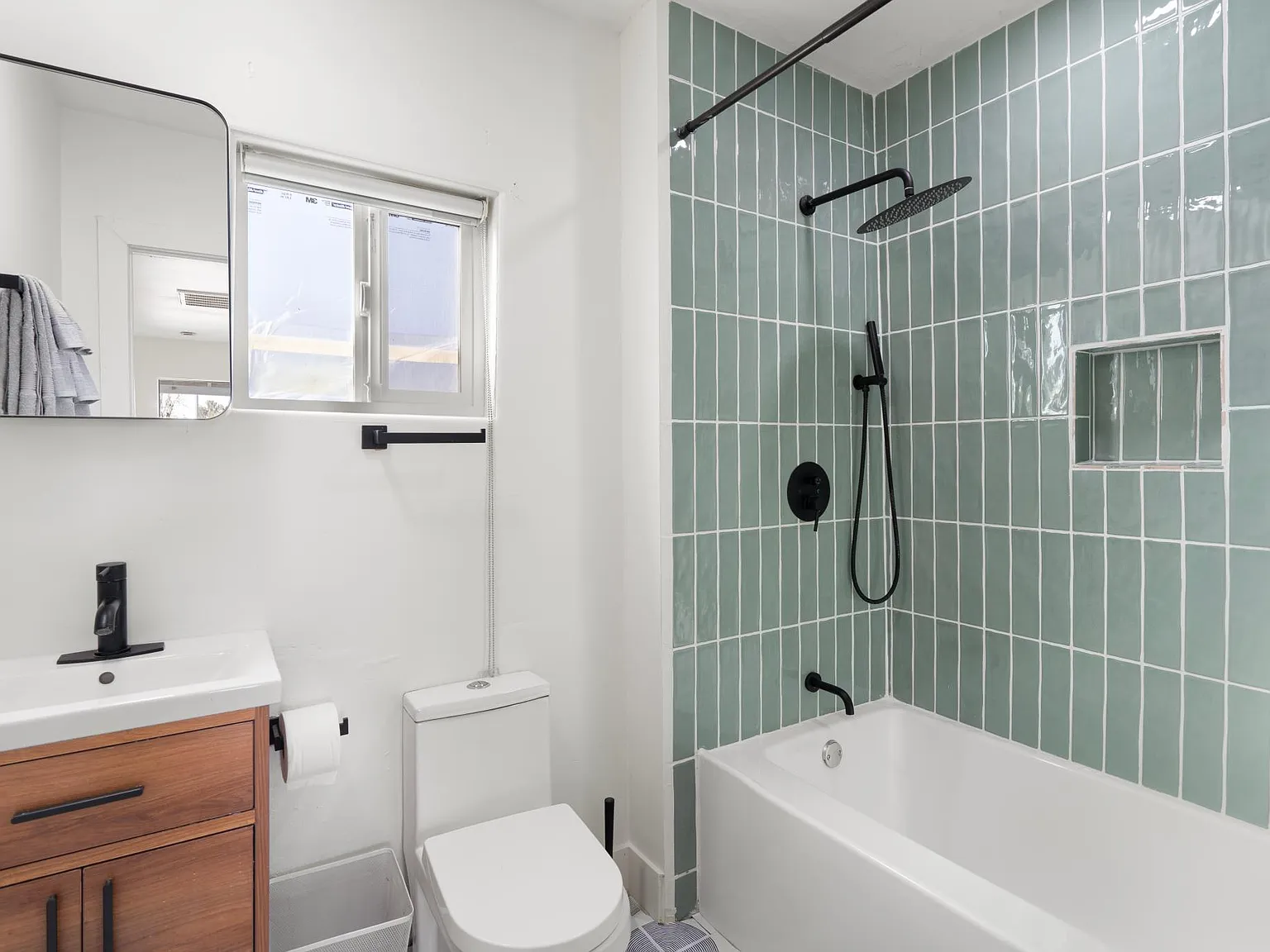 2145 E Sheridan St — Photo 3
