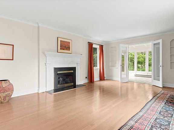 5th image of 1680 Arlington Ave