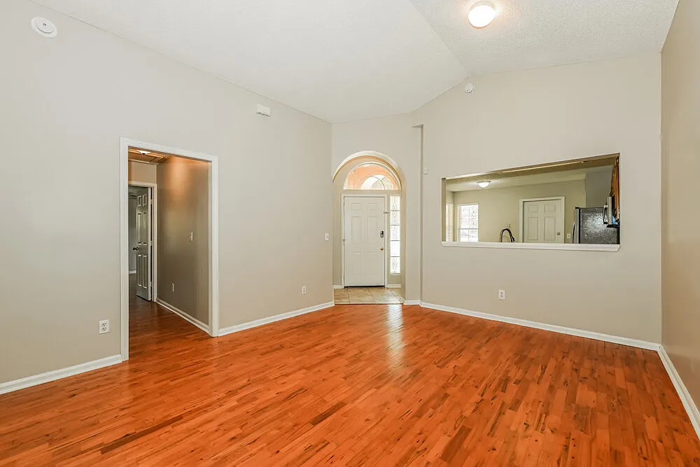 4 bed, 2.0 bath, 1607 sqft, $2,215 — Photo 4