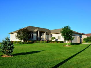 3015 Lake Chapeau Dr, Albert Lea, MN 56007