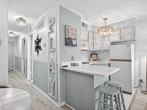 2nd image of 6102 Seawall Blvd #229