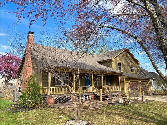 3rd image of 1631 NE Debonair Ct
