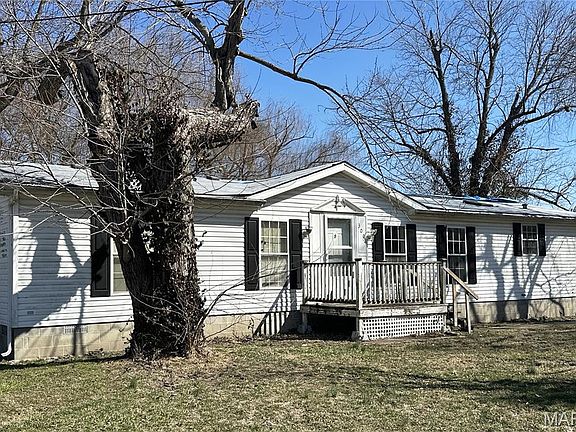 4th image of 300 E Ellis St