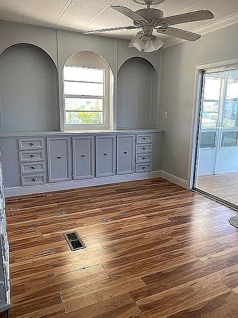 Dining area, built in's