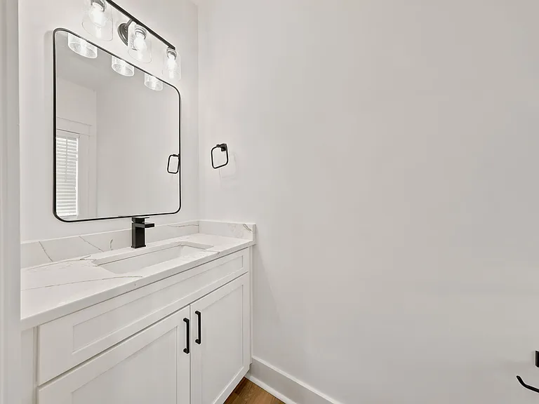 149 Luke Ct — Photo 13
