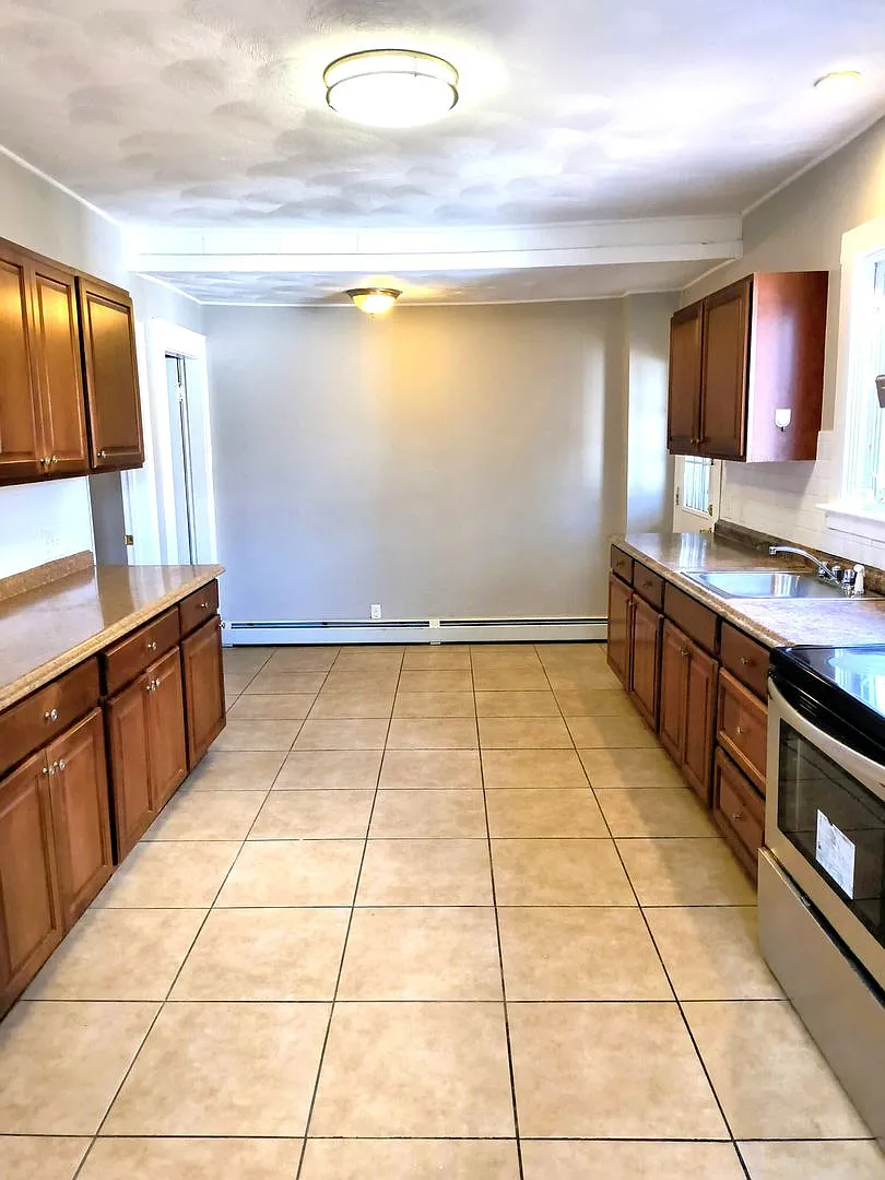 Cranston/Eden Park Four Bed Duplex - $3,150 — Photo 4