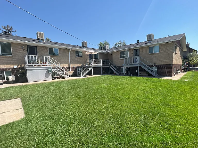 Bright & Beautiful 2-bedroom 1 Bath Across Berkeley Park and Lake — Photo 14