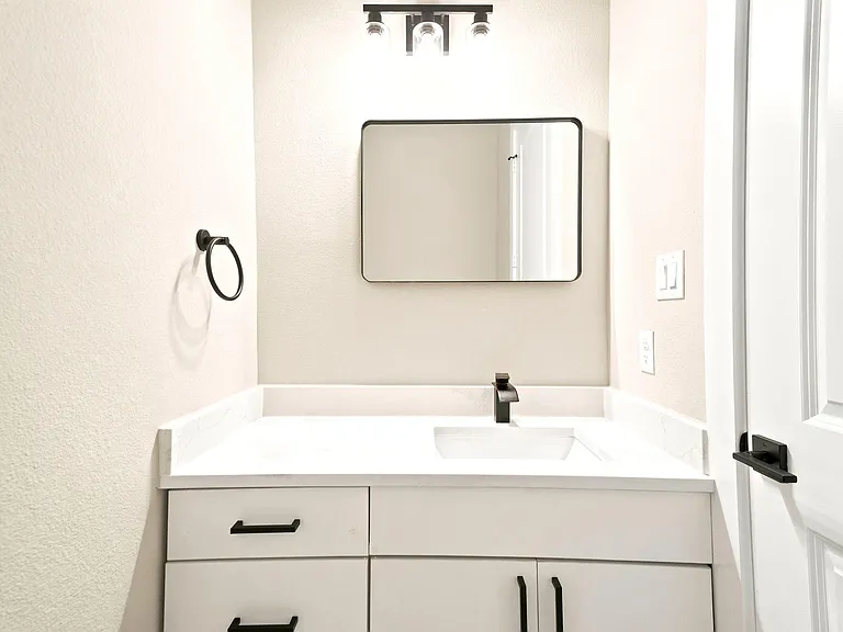 2610 Liguria Ln — Photo 32