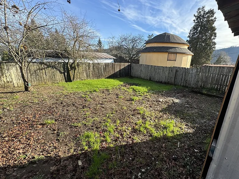91 NE Darrell Ave — Photo 11
