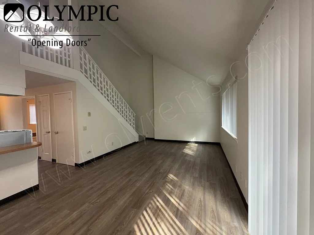3bed/1.75bath townhome w/ Carport, 1223 sqft - Water/Garbage included — Photo 3