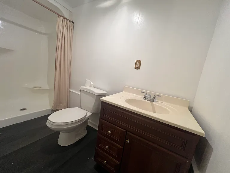 158 Richmond Rd — Photo 9