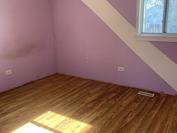 3rd image of 262 Merrill Ave
