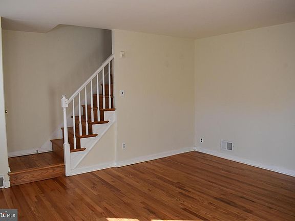 3rd image of 1109 Coyne Pl