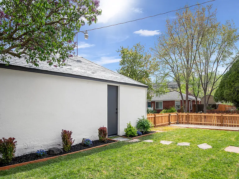 1309 W Melrose St — Photo 44