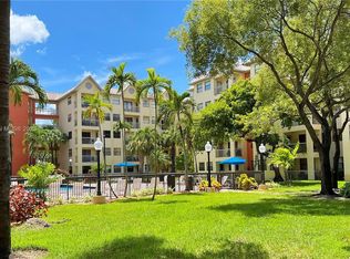 8120 Geneva Ct APT 149, Doral, FL 33166