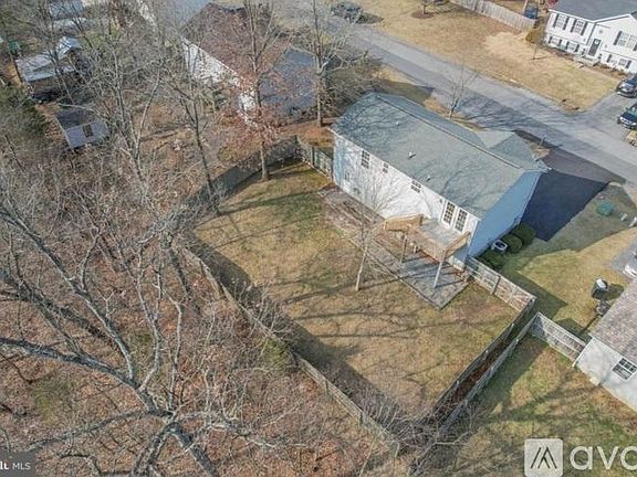 3rd image of 142 Longwood Dr