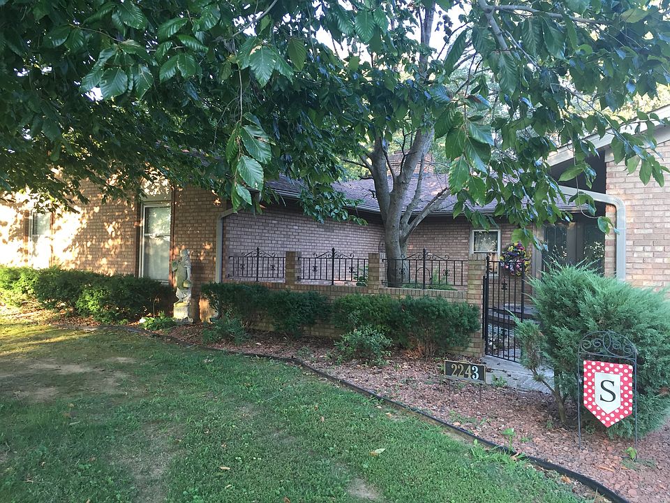 1st image of 2243 Woodland Dr