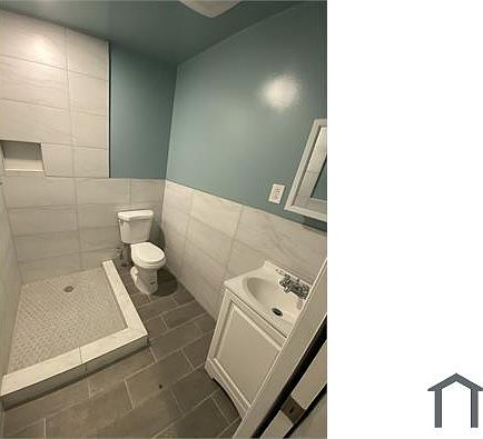 2nd image of 2541 Tiemann Ave #1