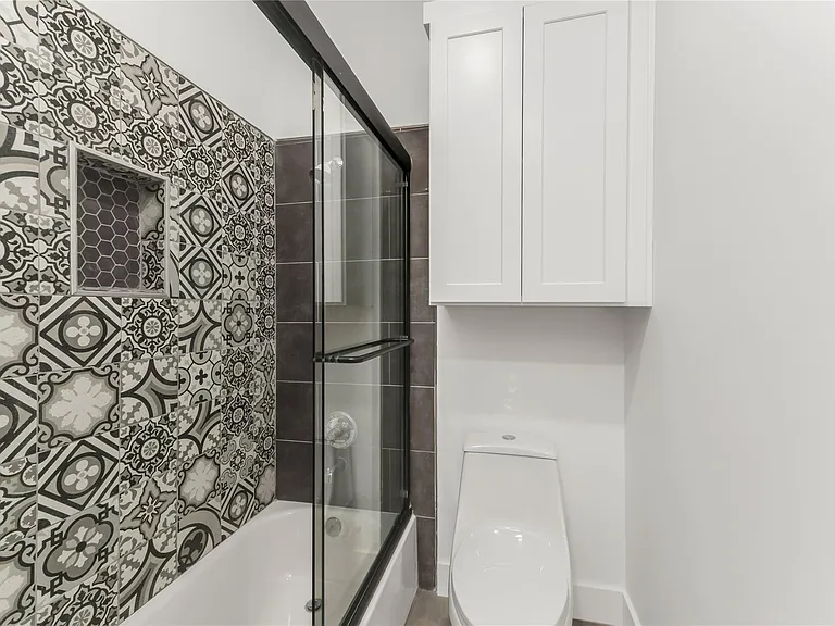 402 Hunt St — Photo 14