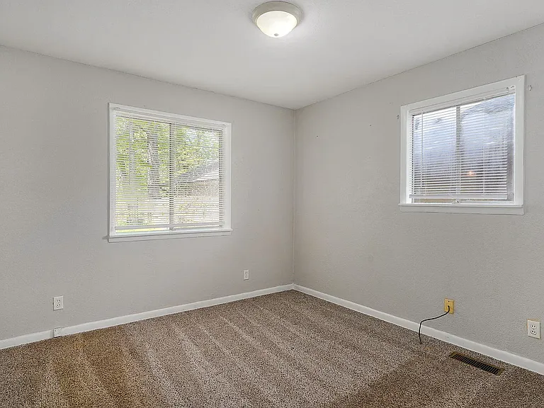 521 N Park Ave — Photo 8