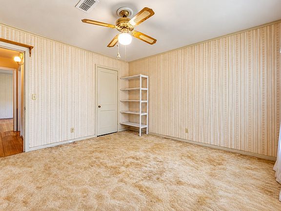 18th image of 106 Thompson St