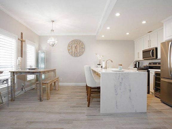 4th image of 5701 Gulf Blvd #302