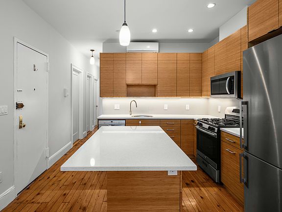 3rd image of 402 2nd St APT 2