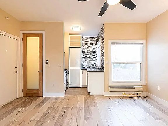 3rd image of 14 Westminster Ave APT 26