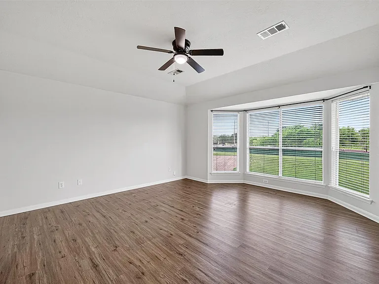 14603 Bladenboro Dr — Photo 35