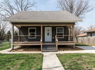 1127 1st Ave, Center Point, IA 52213