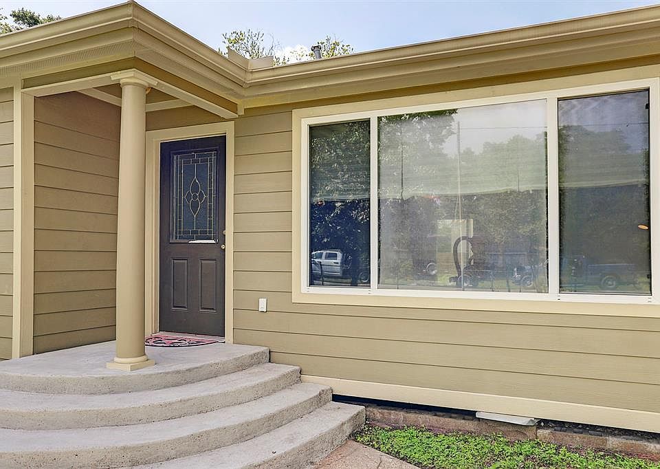 1st image of 805 Woodcrest Dr
