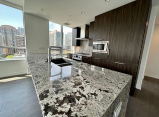 740 N Hudson Ave #1402, Chicago, IL 60654