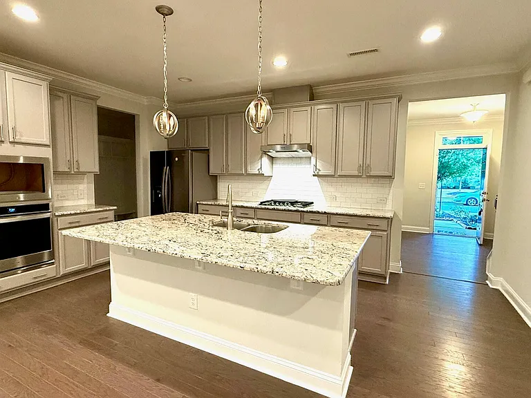 1037 Lakebrink Dr — Photo 6