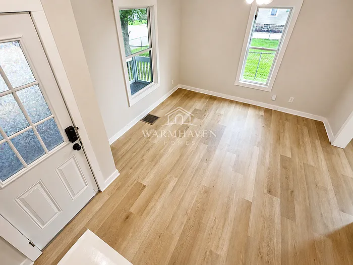 402 Hall Ave — Photo 2