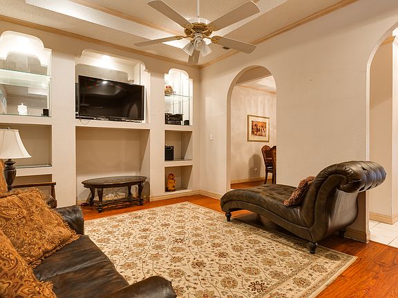 5th image of 2610 San Gabriel St