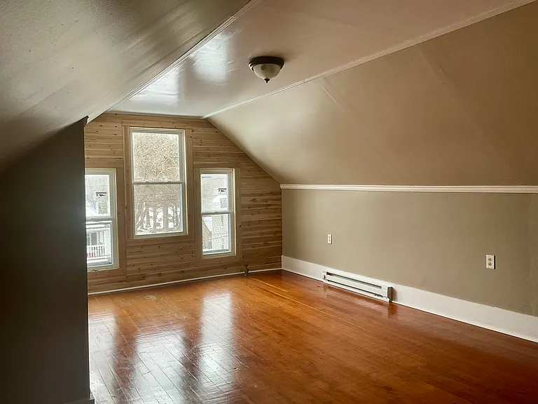 132 Everett St — Photo 5