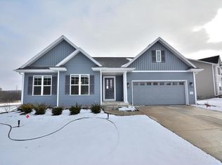 613 Standing Stone Dr, Waukesha, WI 53189