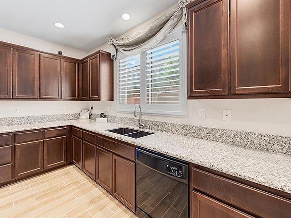 3rd image of 965 Goldfinch Circle