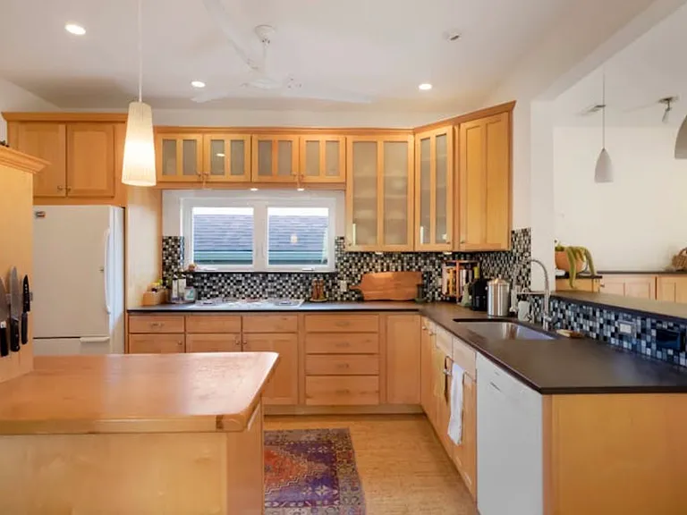 4401 N Raleigh St — Photo 4
