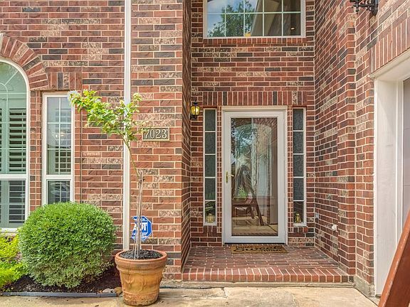 3rd image of 7023 Red Coral Dr