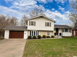 100 Peach Dr, Anna, IL 62906